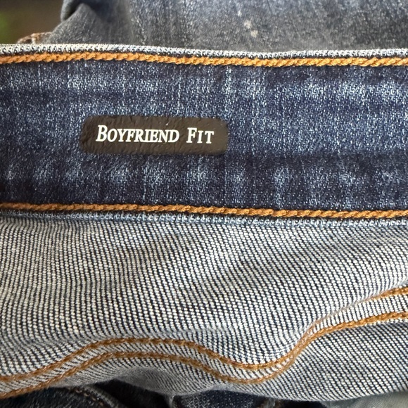 Judy Blue Distressed Light Wash Jeans Boyfriend Fit slim leg - Picture 3 of 3